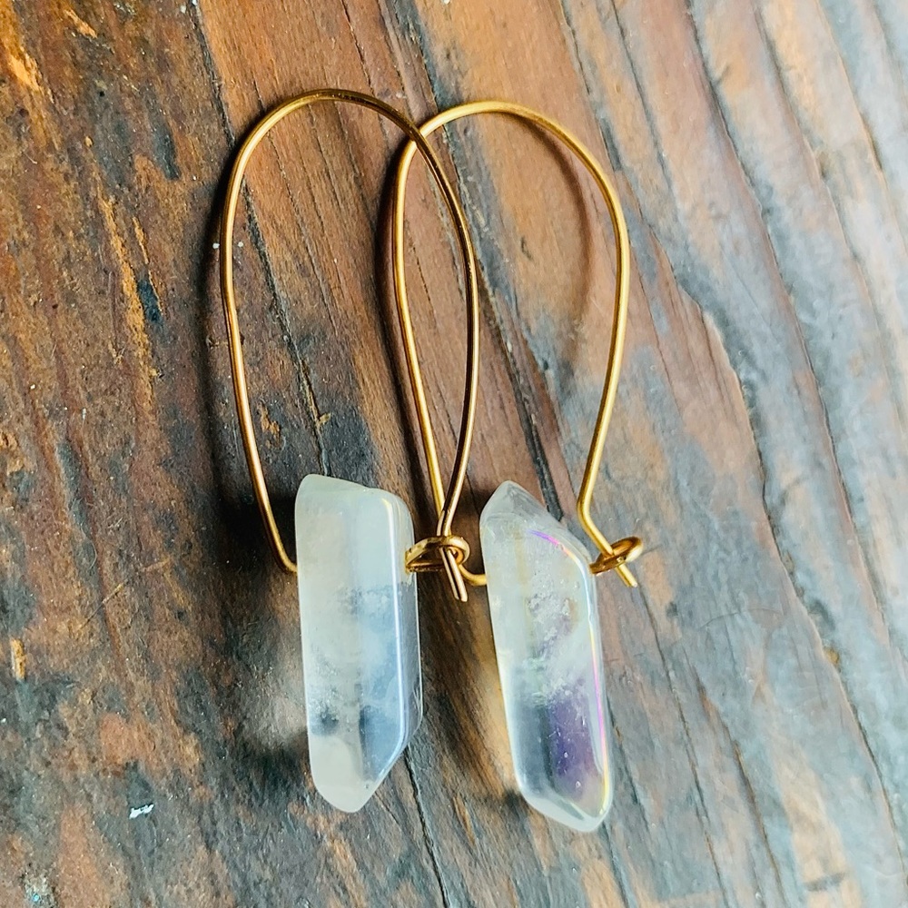 ✨NWT ✨18K Gold & Clear Pointed Quartz Geometric Rainbow Hoops, Minimal E…